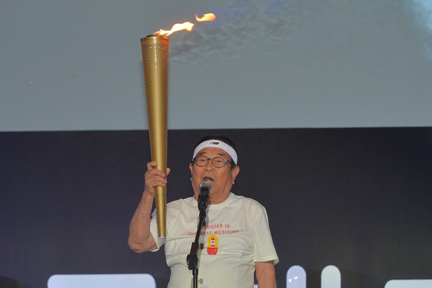 graphic designer hongbaksa 그래픽 디자이너 홍박사