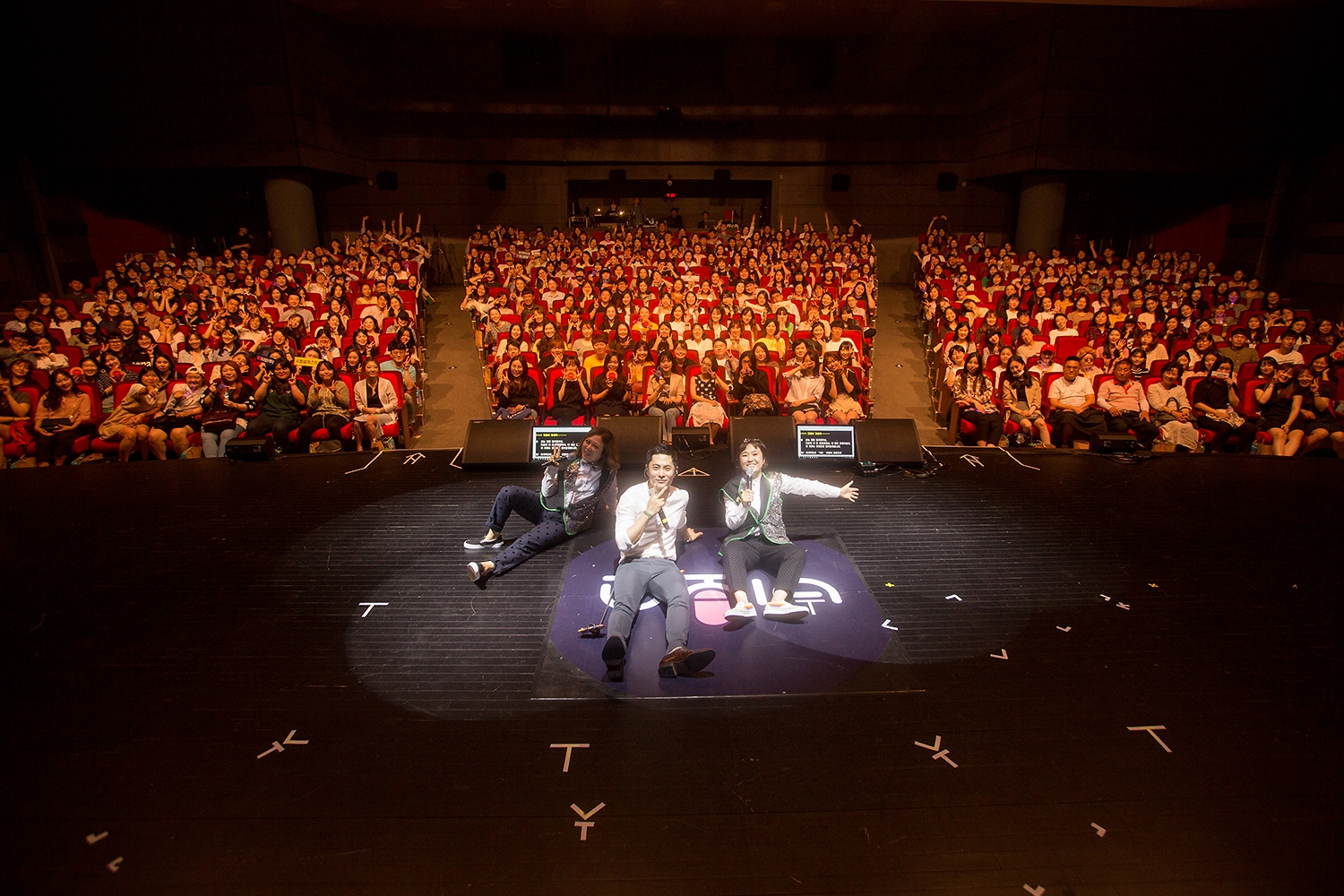 graphic designer hongbaksa 그래픽 디자이너 홍박사