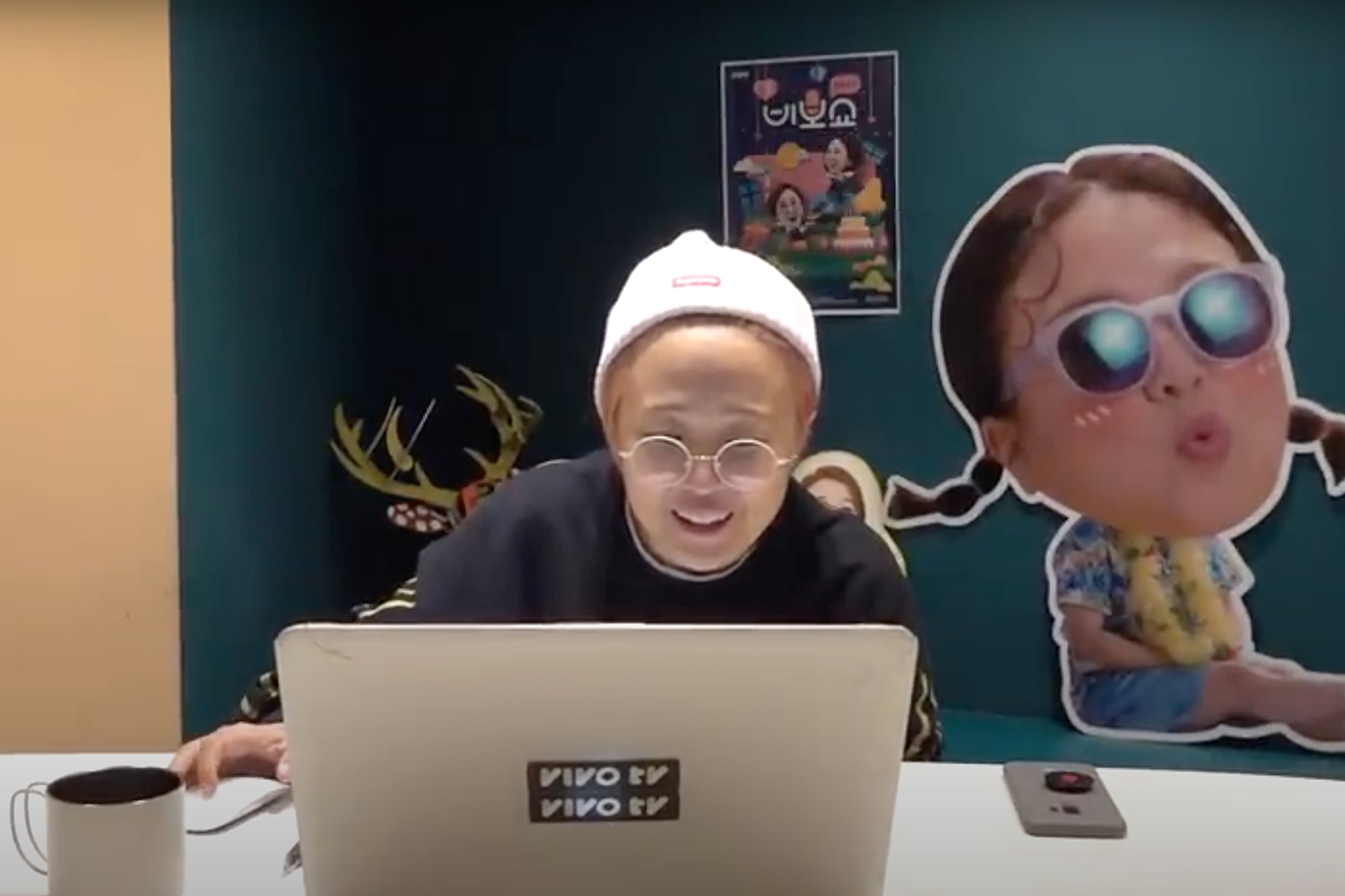 graphic designer hongbaksa 그래픽 디자이너 홍박사