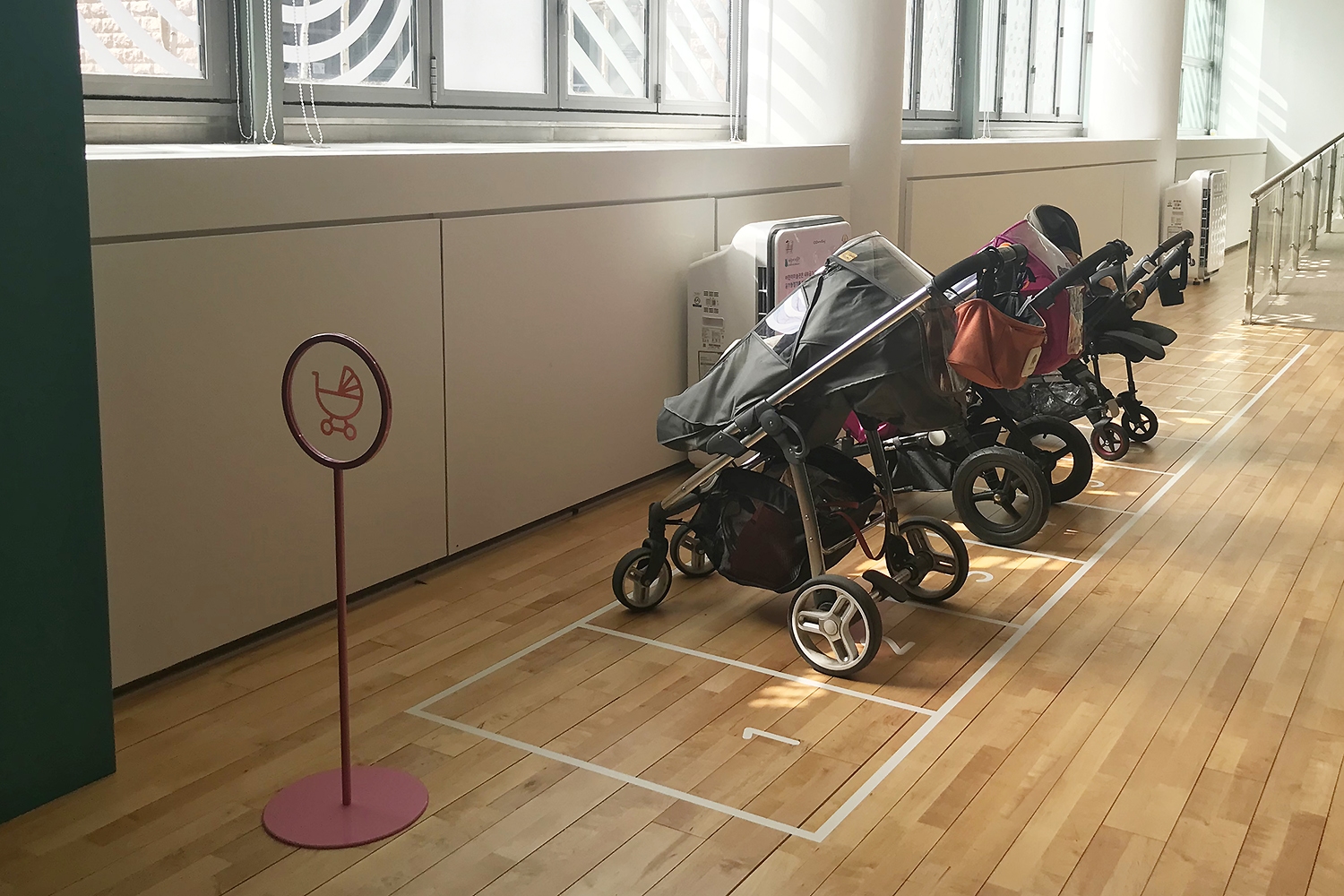 graphic designer hongbaksa 그래픽 디자이너 홍박사