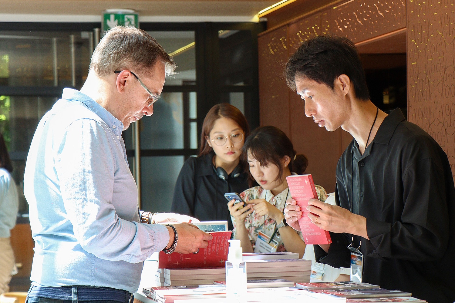 graphic designer hongbaksa 그래픽 디자이너 홍박사